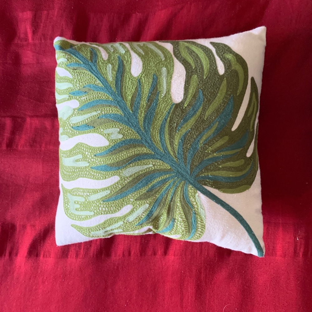 Leaf pillow